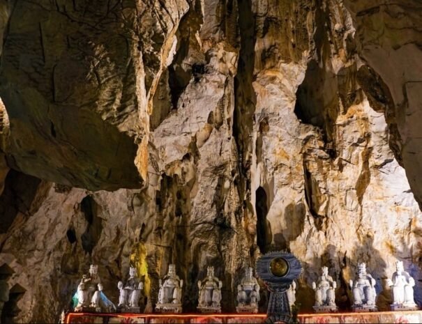 Am-Phu-Cave-in-the-Marble-Mountain-1