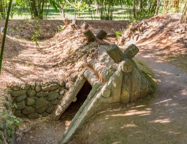 entrance-vinh-moc-tunnels-vietnam-dmz-day-tour-from-hue-the-must-see-places-IMG_6197