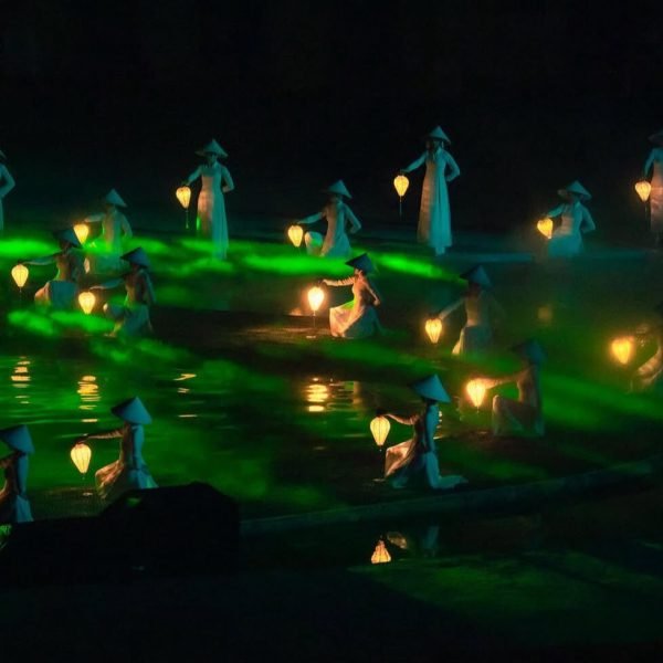 High-tech lighting and stage effects enhancing Hoi An live show